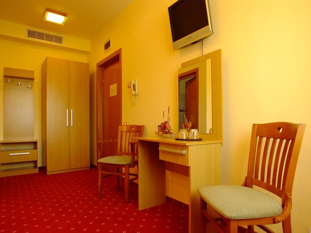 Motel Vector Acăţari Rom bilde
